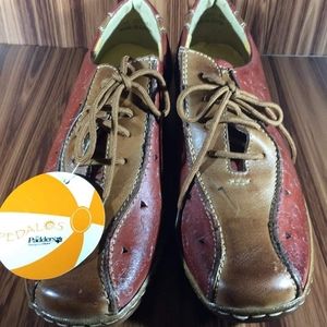 NWT Womes Padders shoes